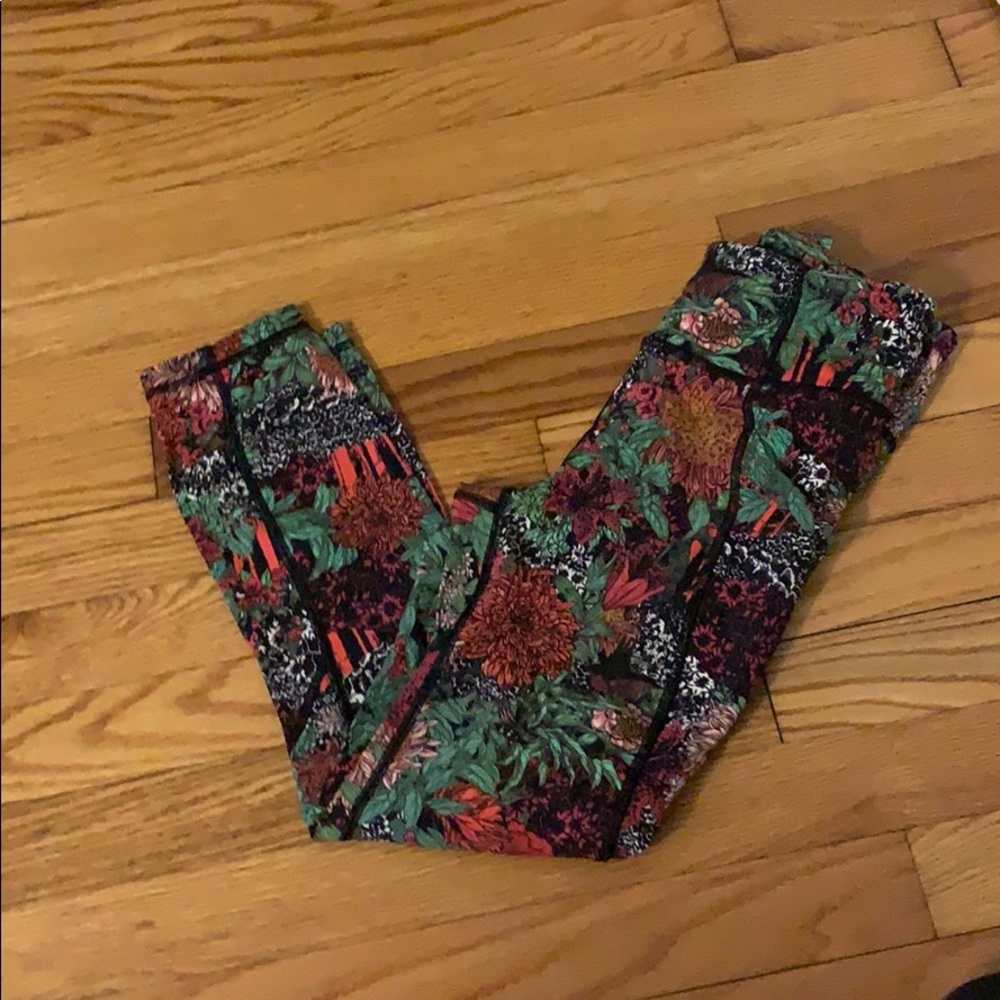 Lululemon size 4 cropped workout leggings